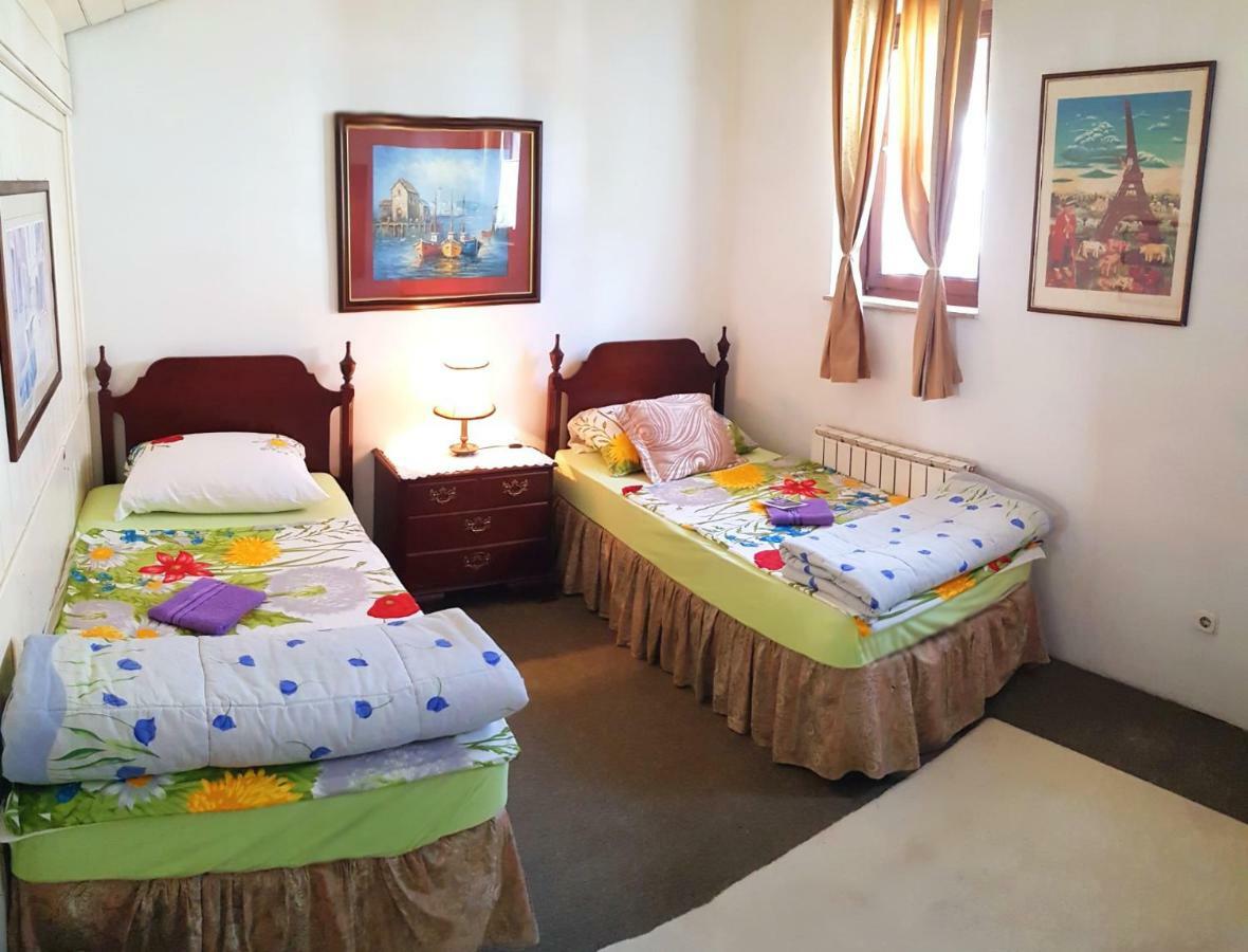 Hostel Pansion Lion Sarajevo Bagian luar foto
