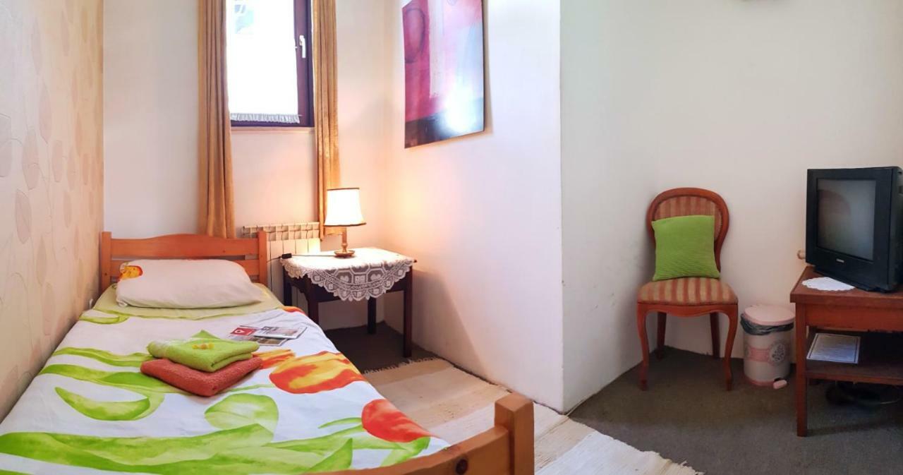 Hostel Pansion Lion Sarajevo Bagian luar foto