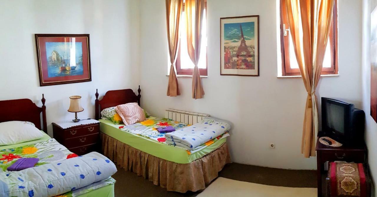 Hostel Pansion Lion Sarajevo Bagian luar foto