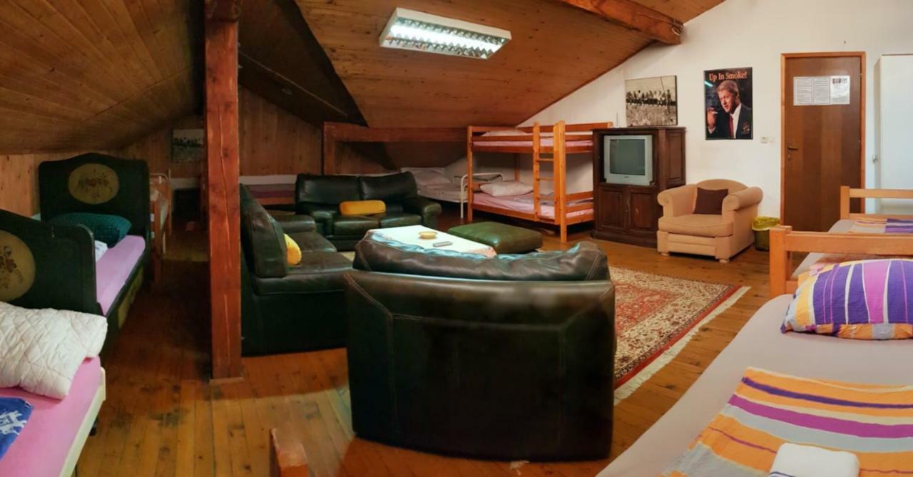 Hostel Pansion Lion Sarajevo Bagian luar foto